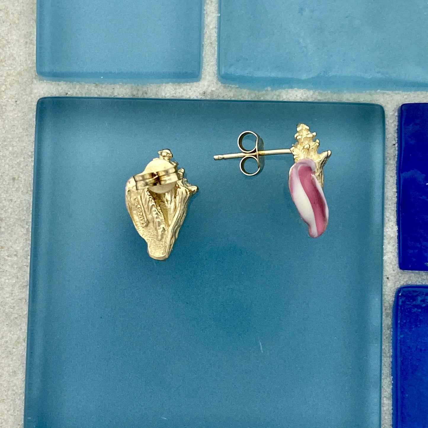 14k Yellow Gold Conch With Enamel Post Earrings - DePaulas