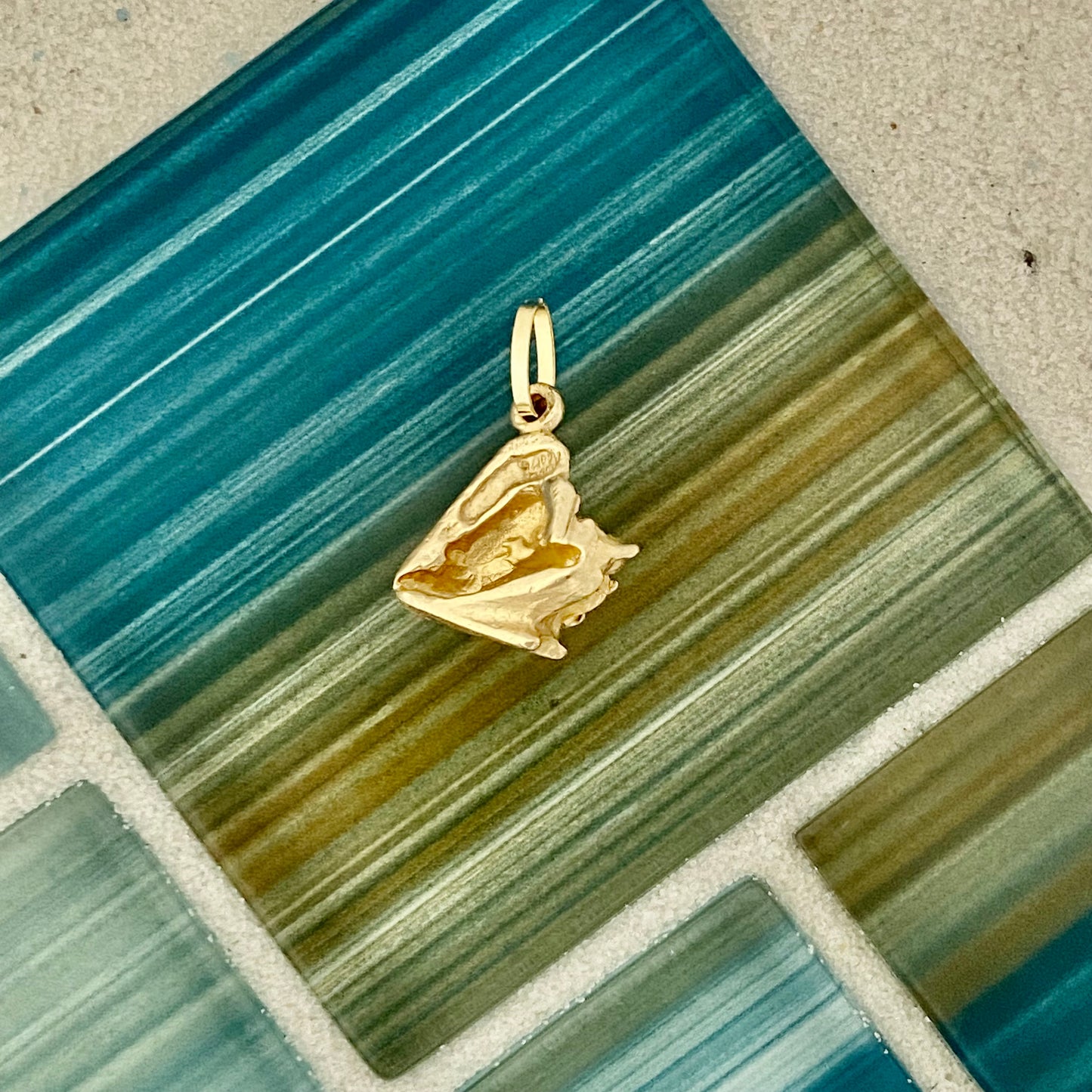 14k Yellow Gold Small Conch Pendant