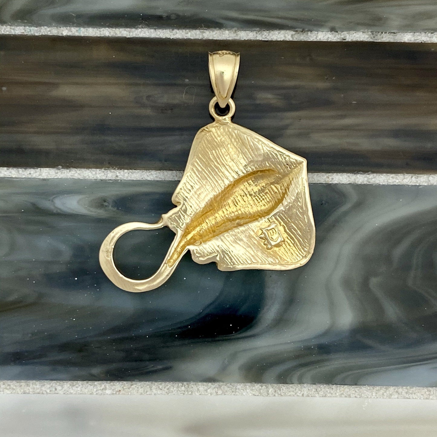 14k Yellow Gold Stingray Pendant - DePaulas