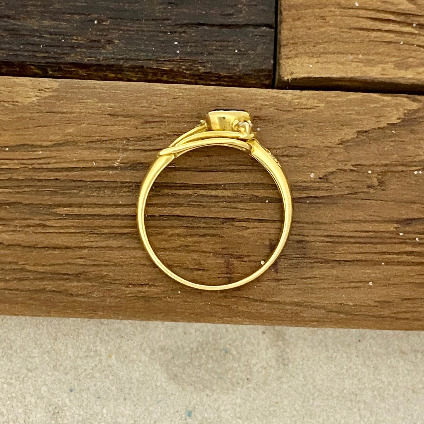 18k Yellow Gold Diamond .03ct And Sapphire Ring Size 6