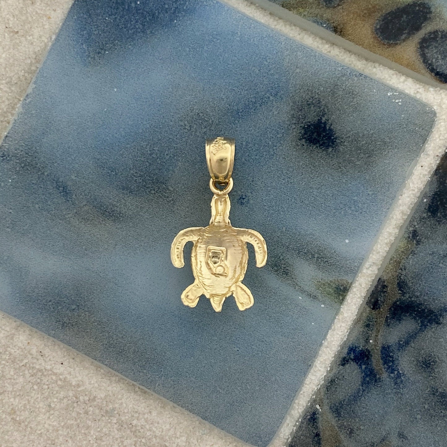 14k Yellow Gold Small Turtle Pendant - DePaulas