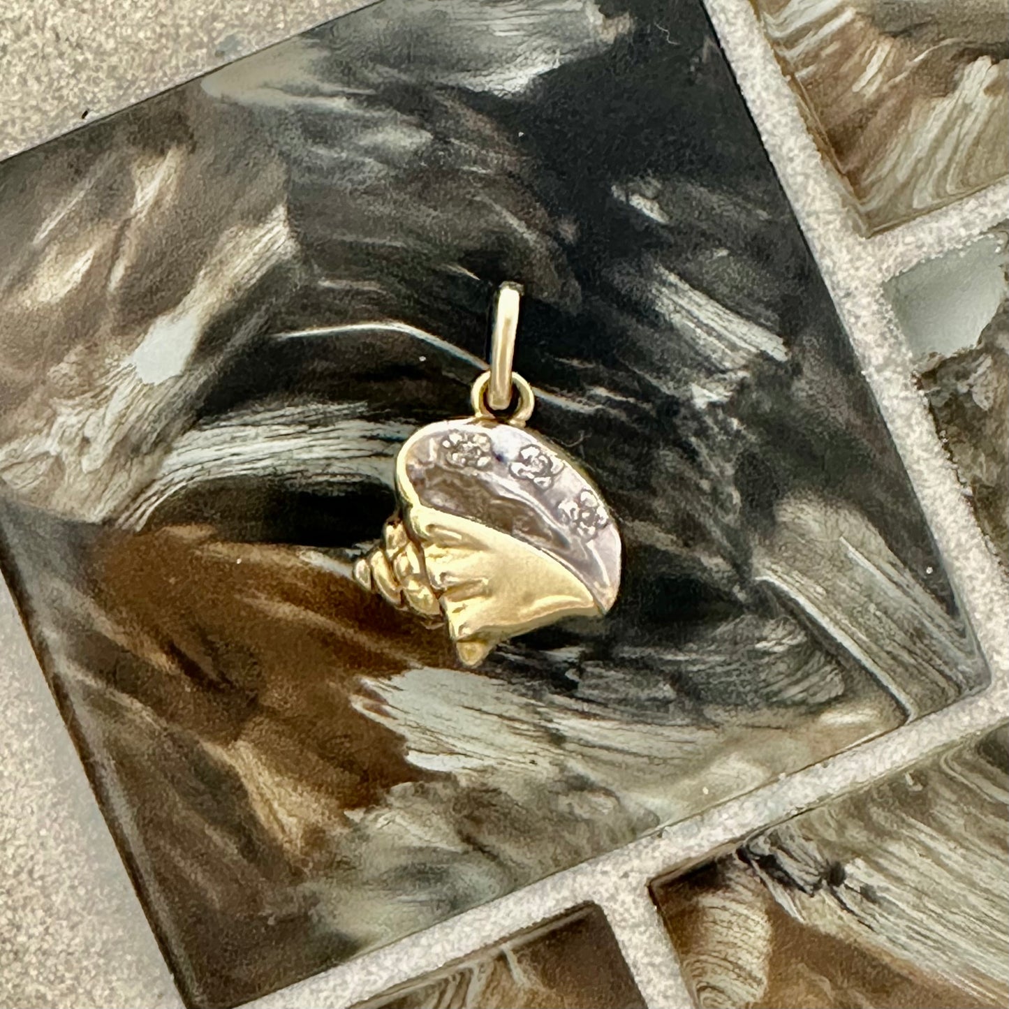 14k 2-Tone Conch With Diamonds Pendant