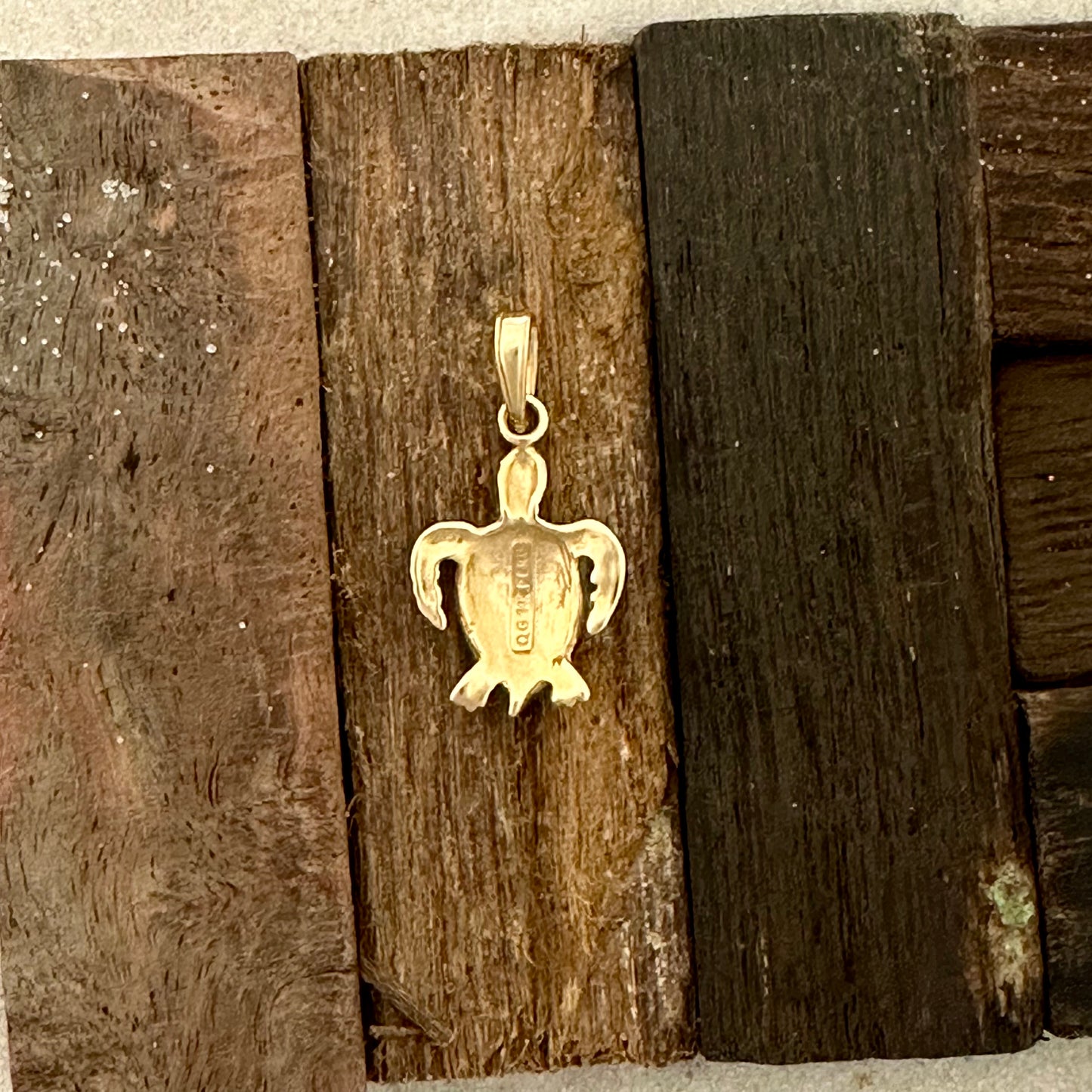 14k Yellow Gold Green Enamel Shell Turtle Pendant