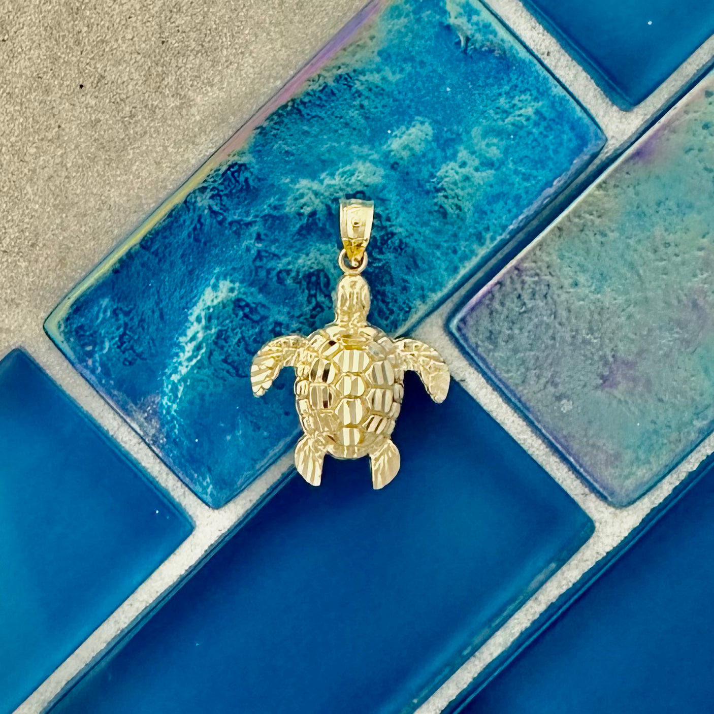 14k Yellow Gold Medium Diamond Cut Turtle Pendant
