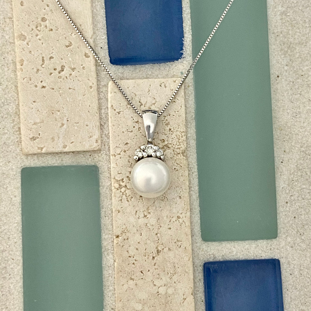 14k White Gold Salt Water Pearl With Diamonds .05cttw Necklace 18”