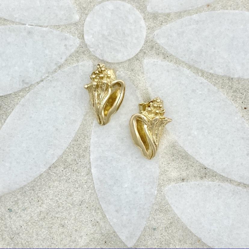 14k Yellow Gold Conch Post Earrings - DePaulas