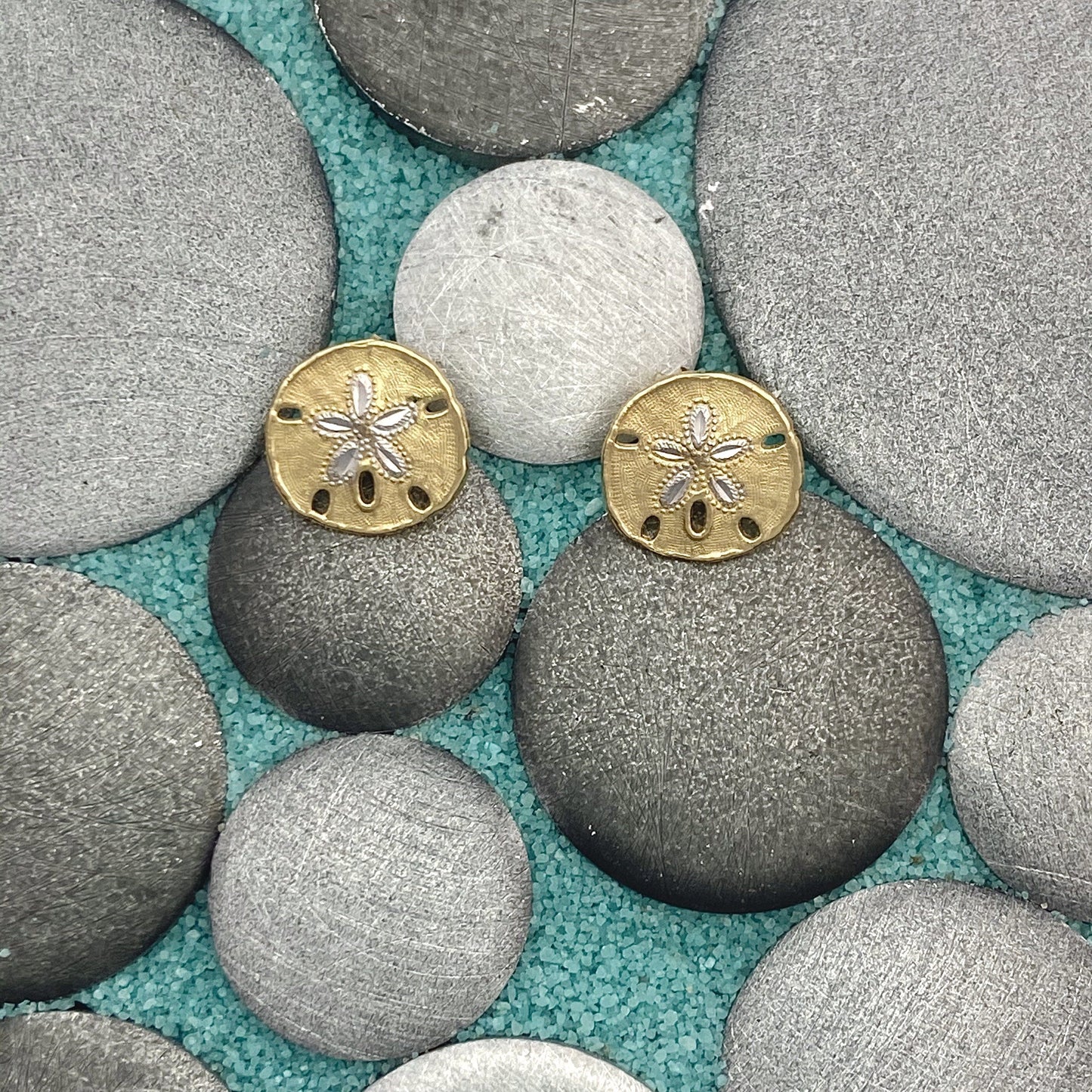 14k 2-Tone Gold Sand Dollar Post Earrings - DePaulas
