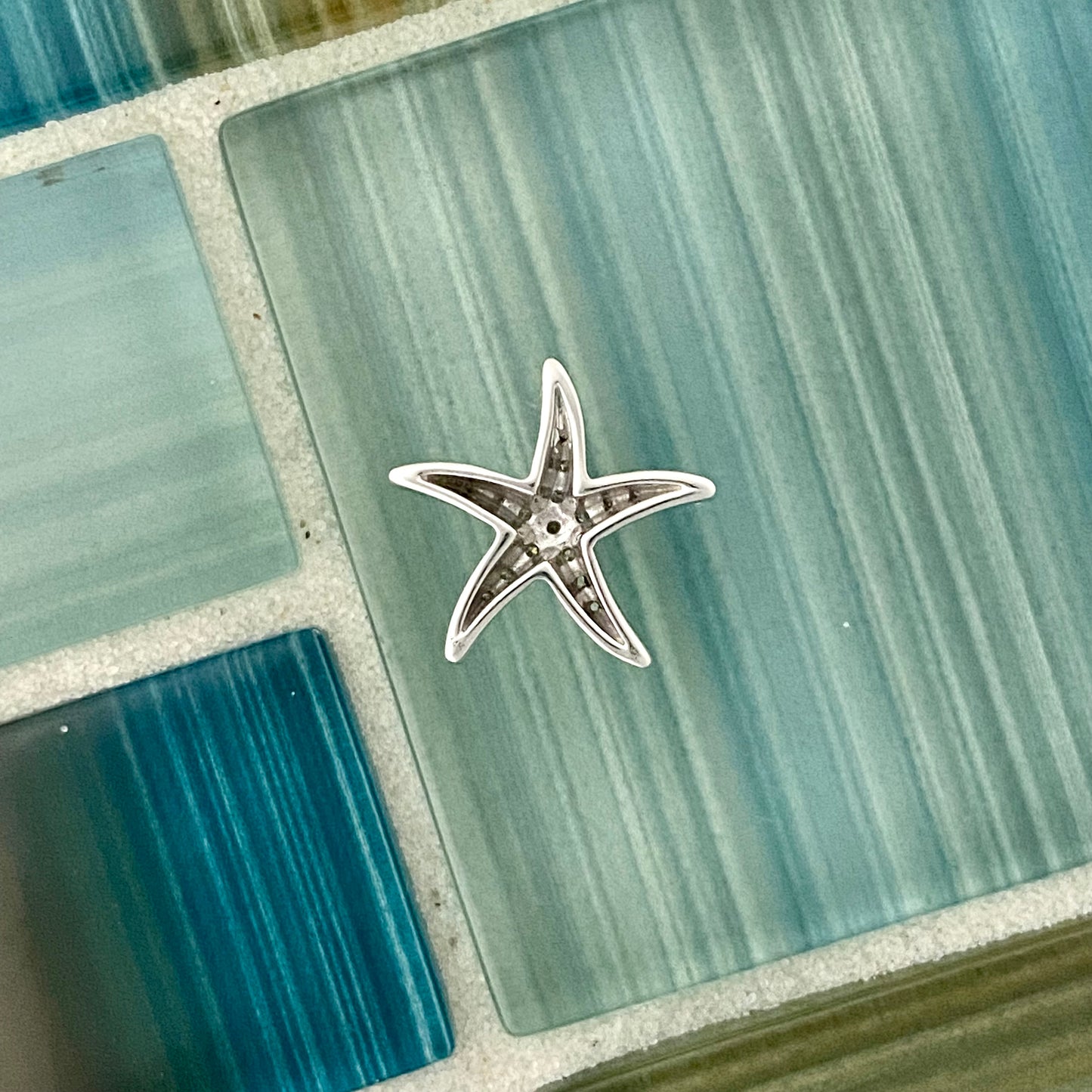 14k White Gold Small .25cttw Diamond Starfish Pendant