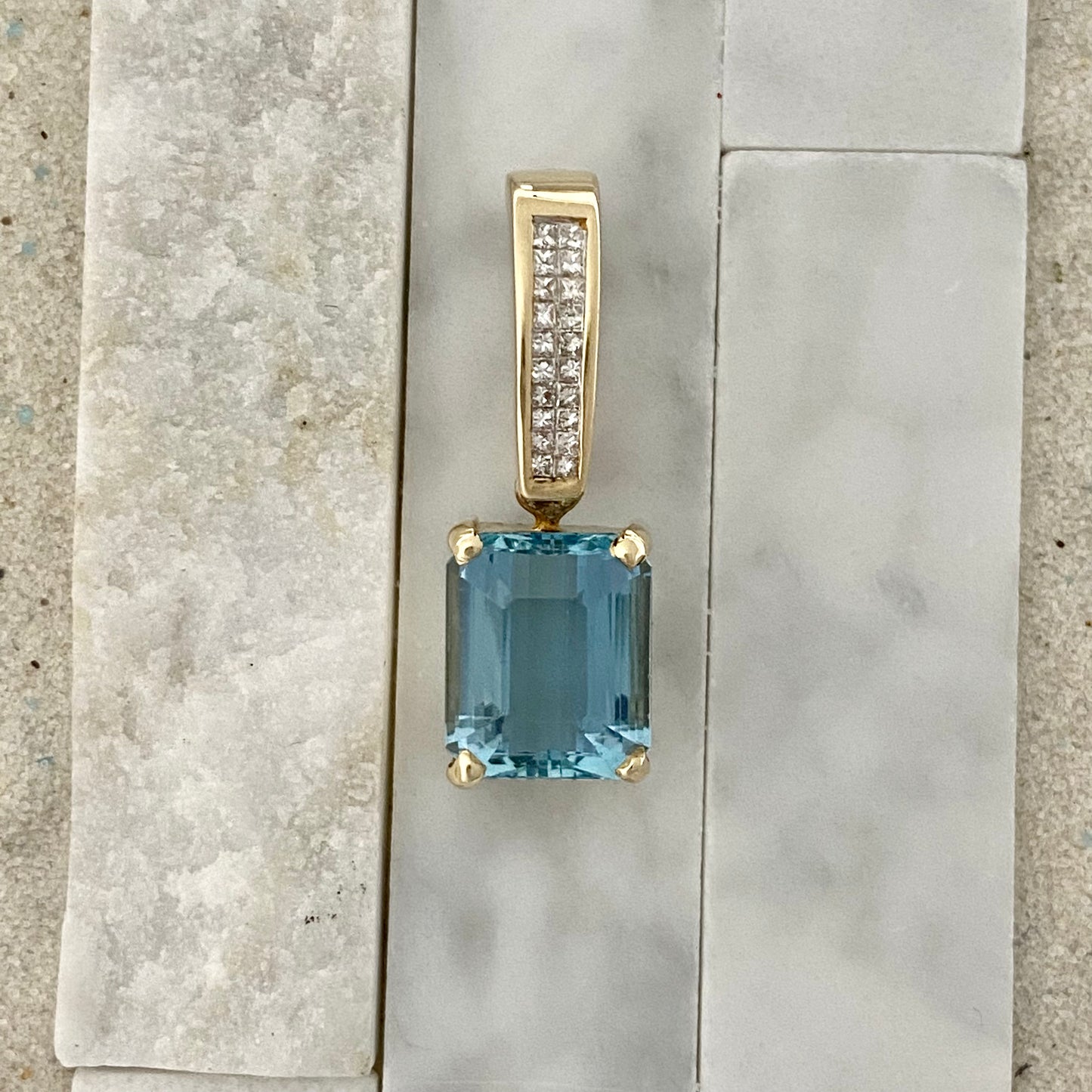 14k Yellow Gold Aquamarine 7ct With Diamonds .24cttw Pendant With Lock