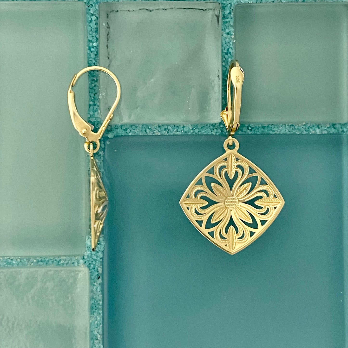14k 2-Tone Diamond Cut Filigree Lever Back Earrings
