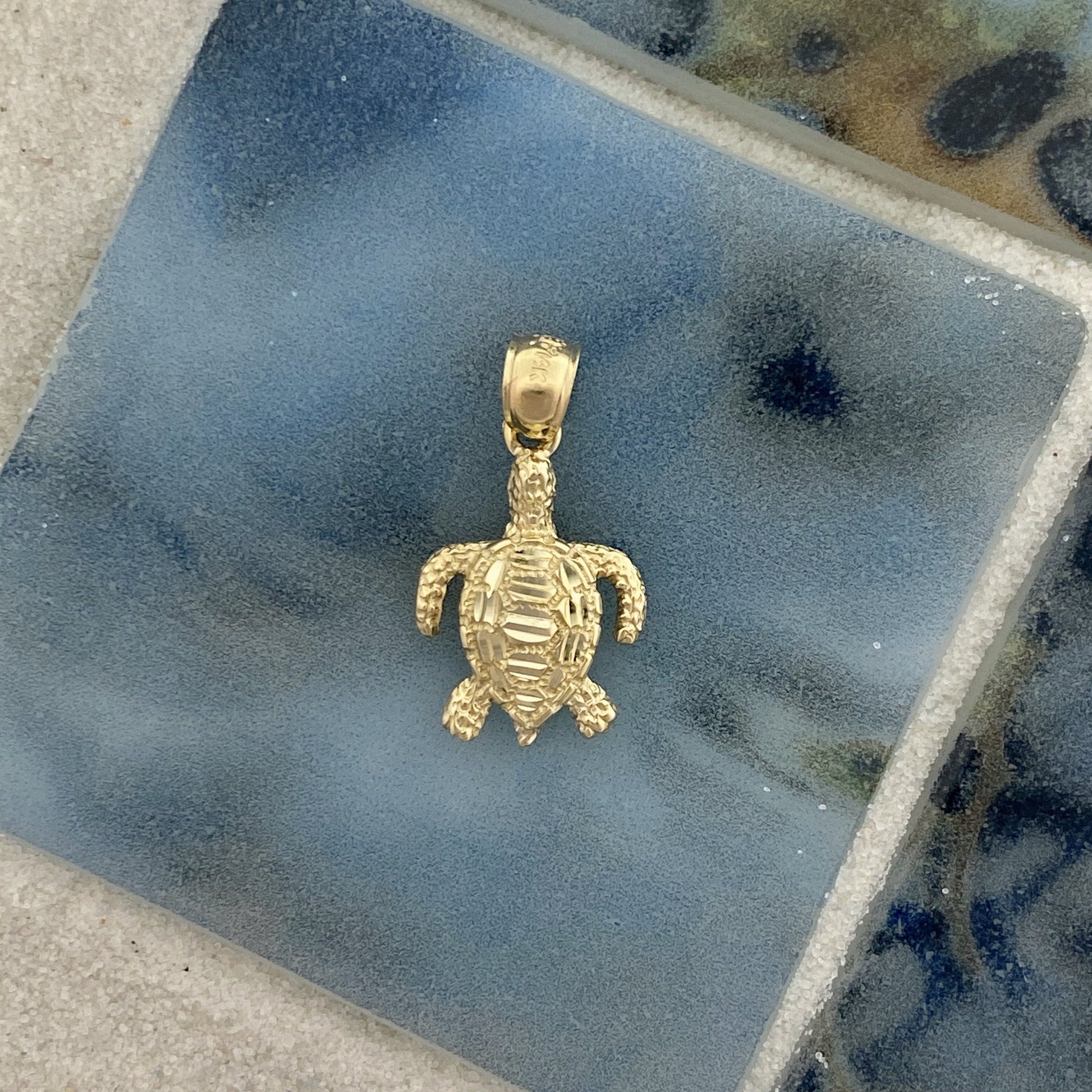 14k Yellow Gold Small Turtle Pendant - DePaulas
