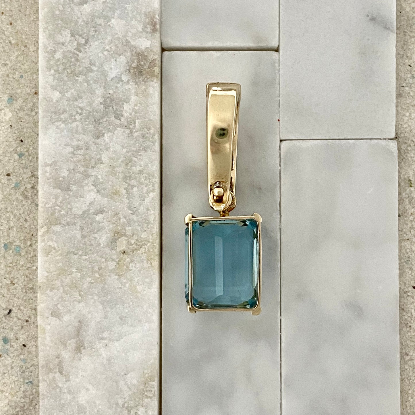 14k Yellow Gold Aquamarine 7ct With Diamonds .24cttw Pendant With Lock