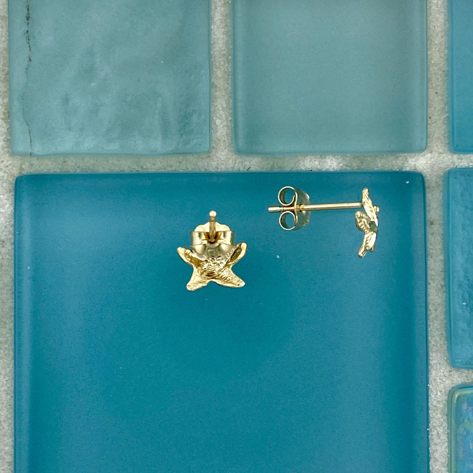 14k Yellow Gold Petite Diamond Cut Starfish Post Earrings - DePaulas