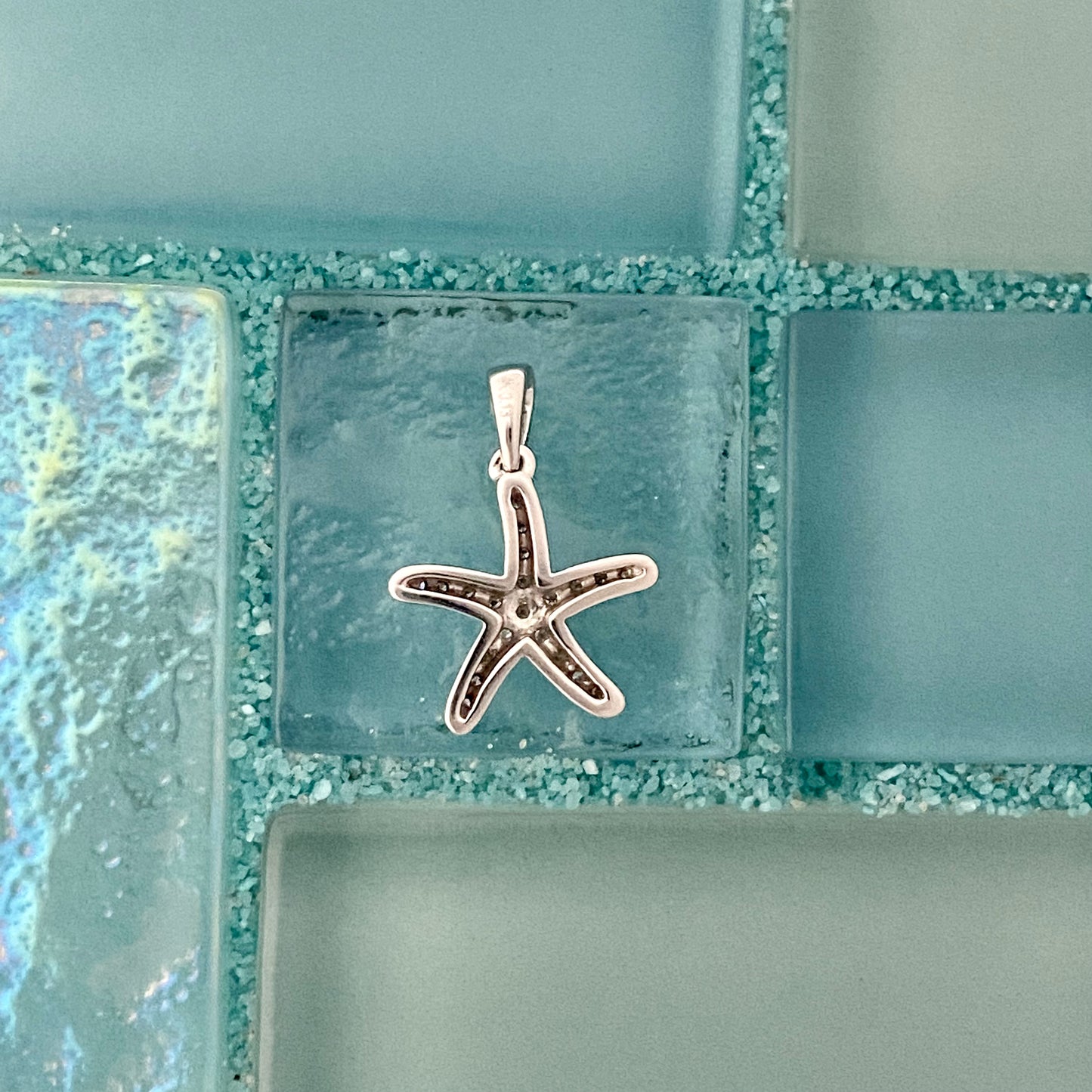 14k White Gold .13cttw Diamond Starfish Pendant