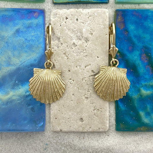 14k Yellow Gold Scallop Leverback Earrings - DePaulas