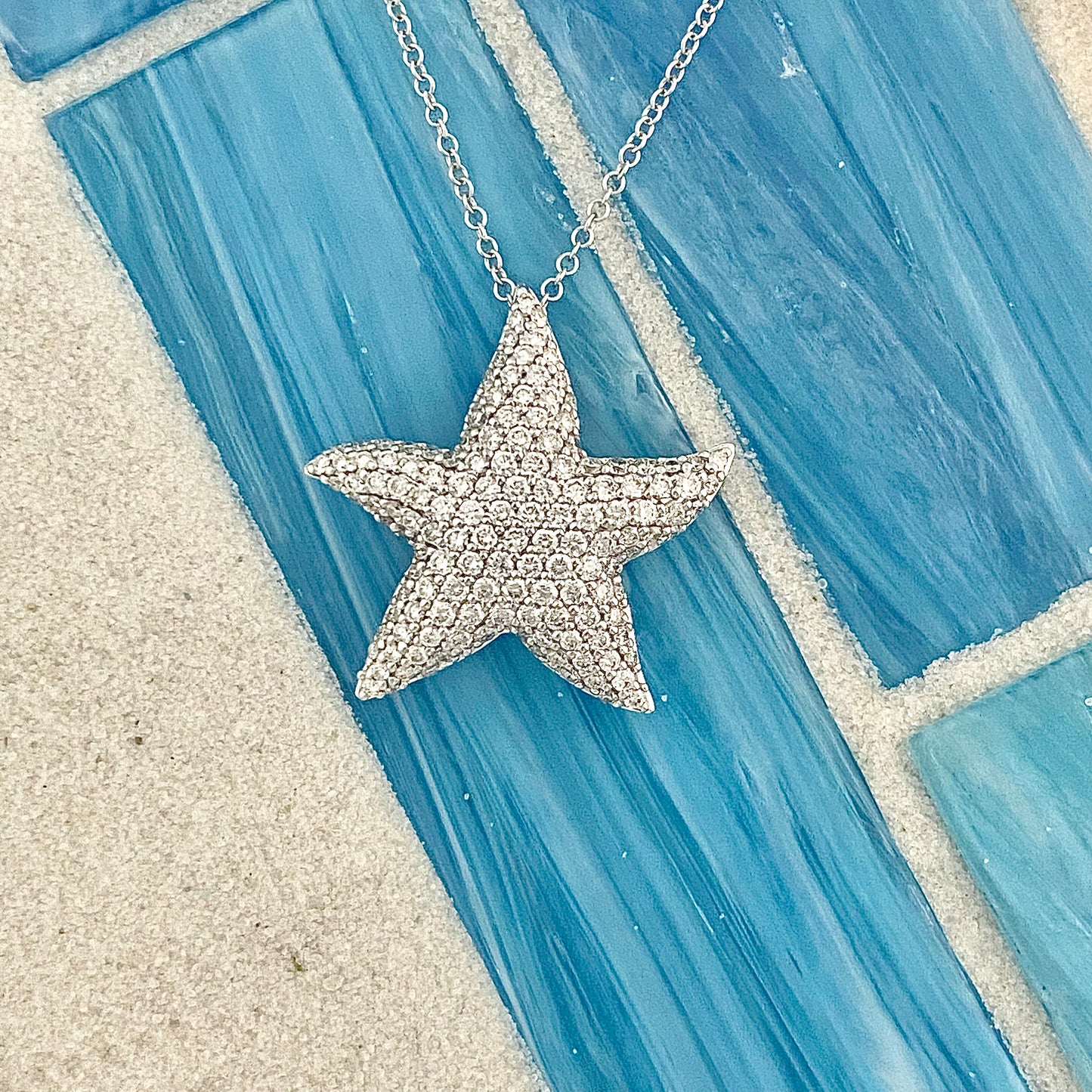 14k White Gold 1.06cttw Diamond Starfish Necklace 18”