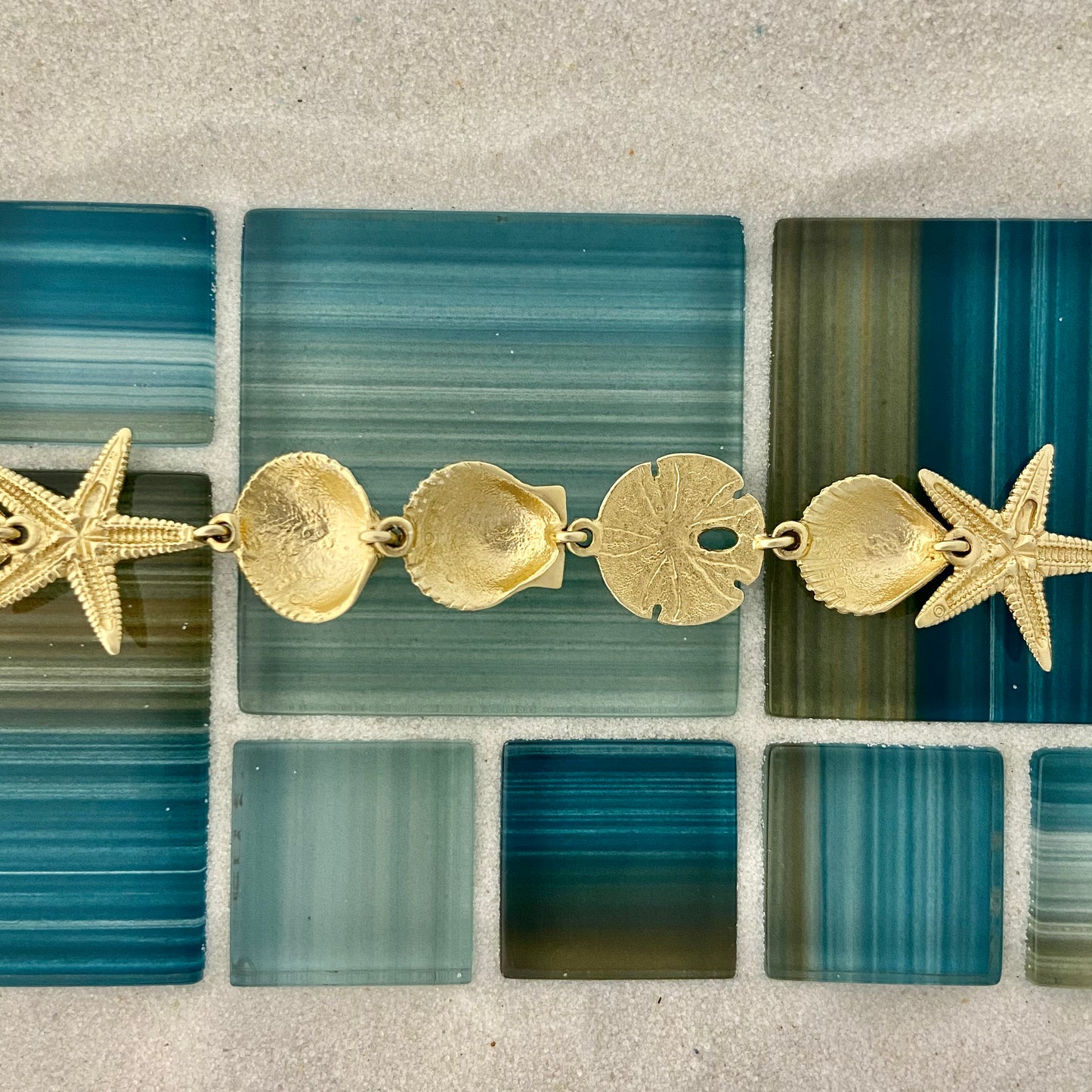14k Yellow Gold Shell, Scallop, Starfish and Sand Dollar Bracelet 7 1/4”