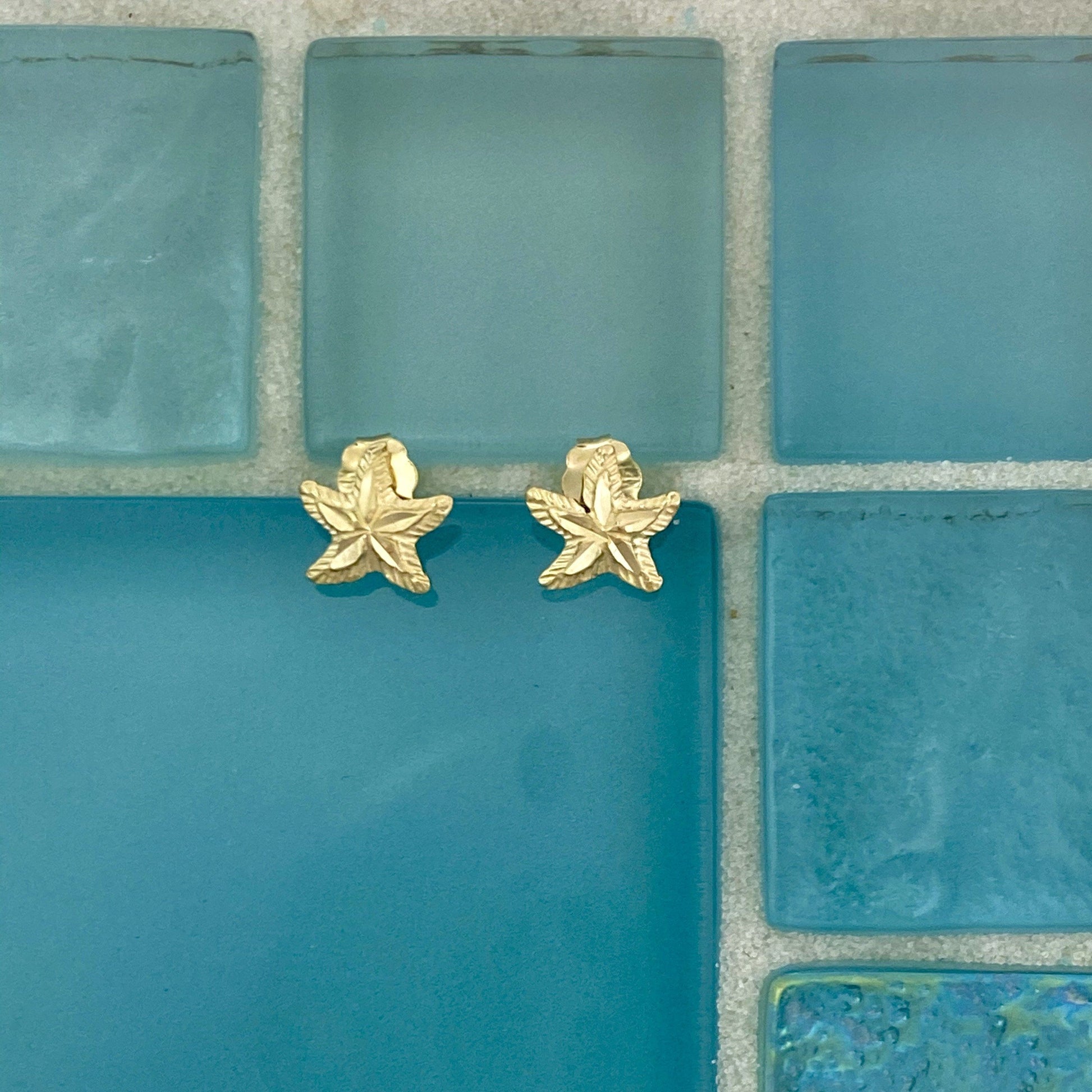 14k Yellow Gold Petite Diamond Cut Starfish Post Earrings - DePaulas