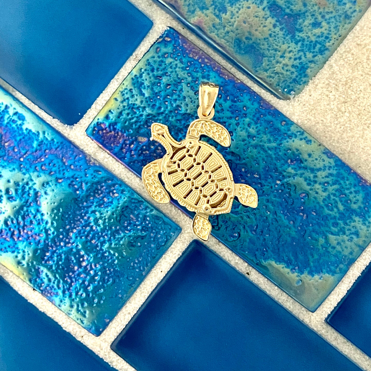 14k 2-Tone Gold Small Moveable Turtle Pendant